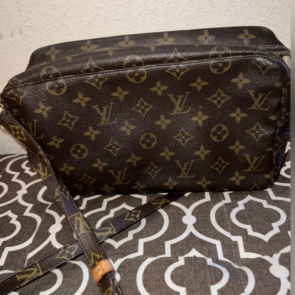 Louis Vuitton Trousser 28 with Authentic LV strap. 100% Vintage bag - Picture 11 of 12